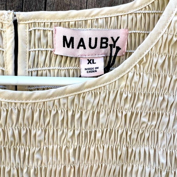 Mauby NWT pale yellow smocked crop type top - Picture 5 of 5